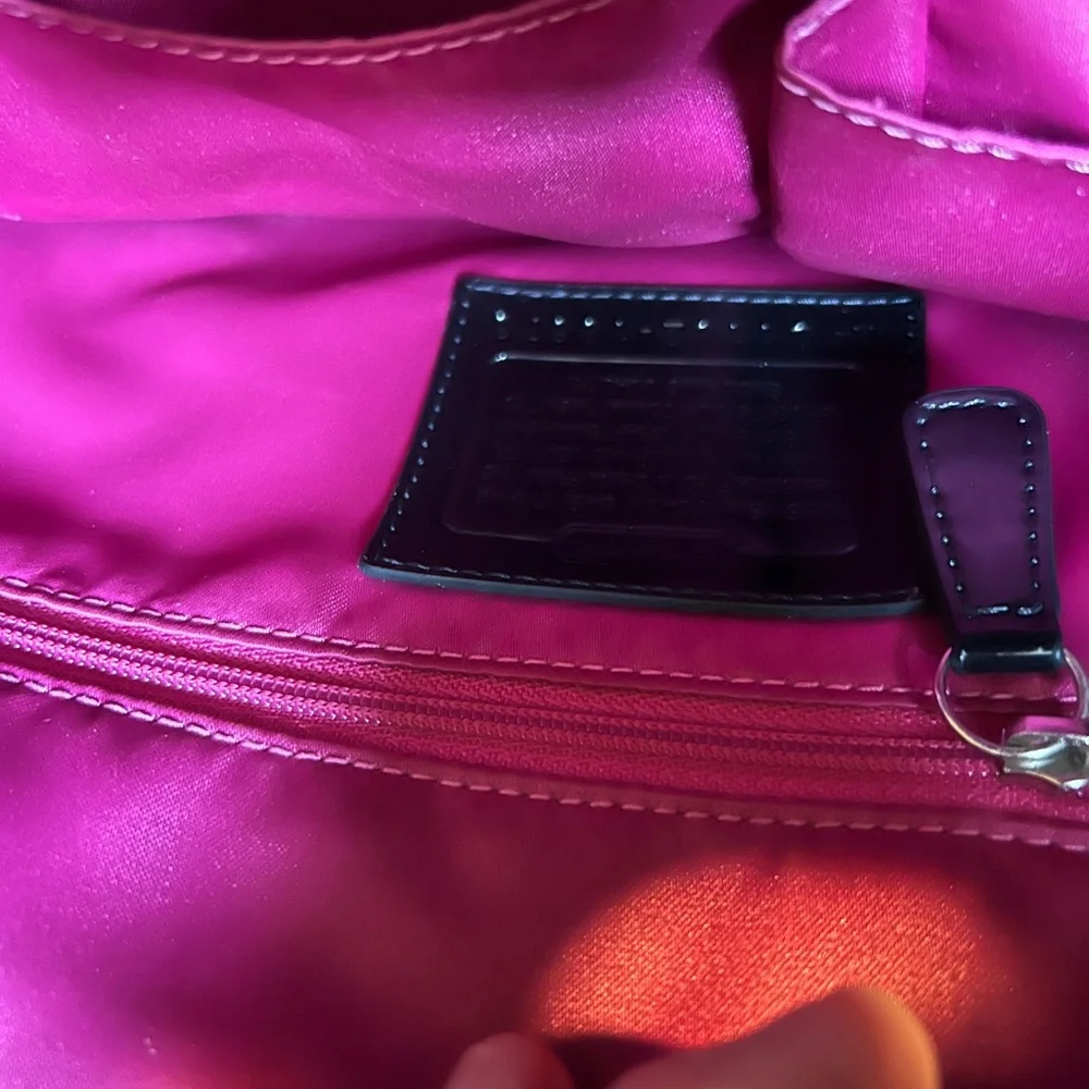 NWOT Coach Black Poppy Liquid Gloss Quilted Black Patent Leather Shoulder Bag. - Picture 4 of 4